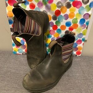 Selling 14 pairs of shoes, all size 9 mostly, a couple of 8.5/8.